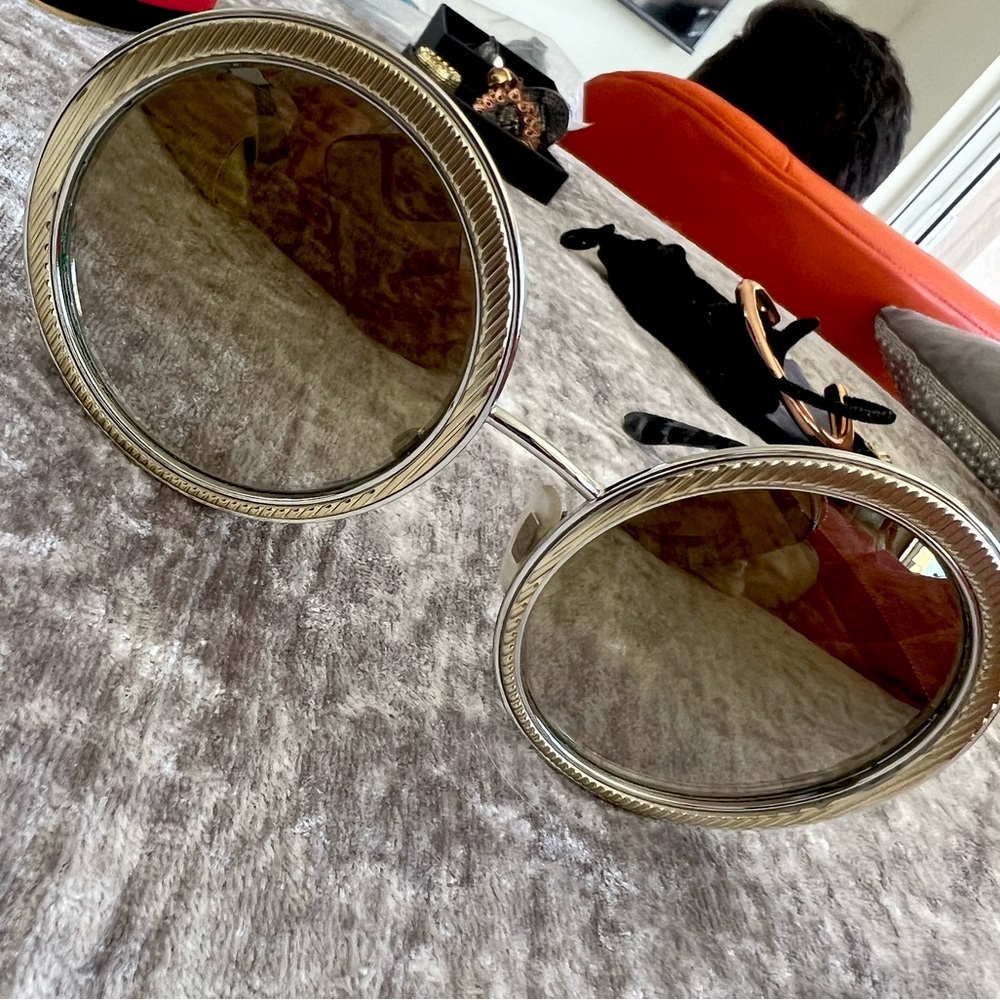 NEW Elegant Dolce & Gabbana Mirrored Round Sunglasses with Original case